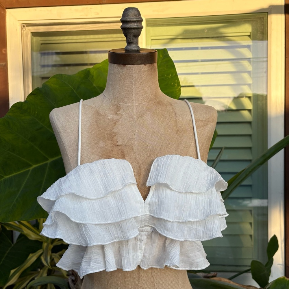 Ruffle cropped cami 🦢